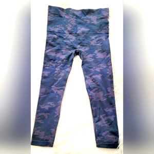 Spanx Seamless Camo Capri‎ Leggings Women Size Large